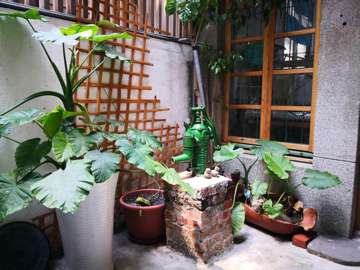Honey House Tainan Bed and Breakfast Buitenkant foto