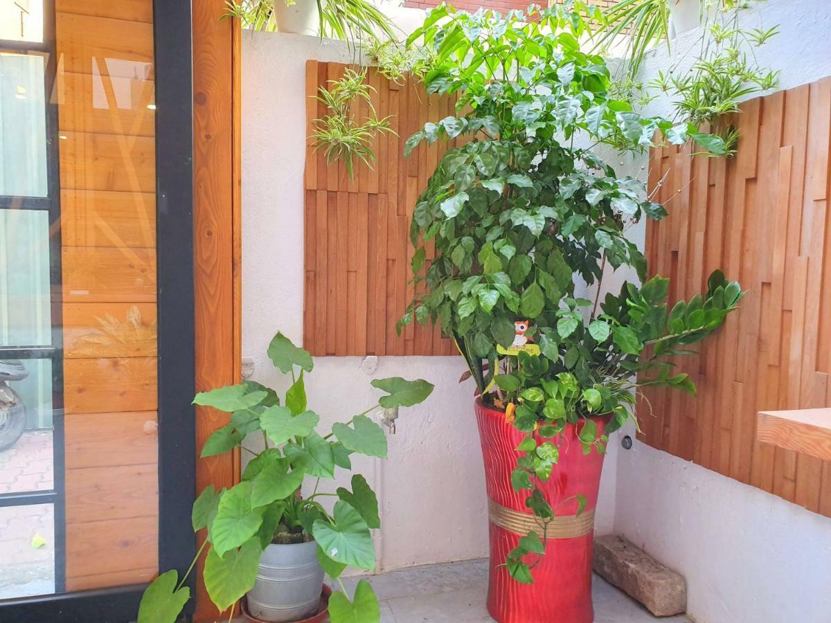 Honey House Tainan Bed and Breakfast Buitenkant foto