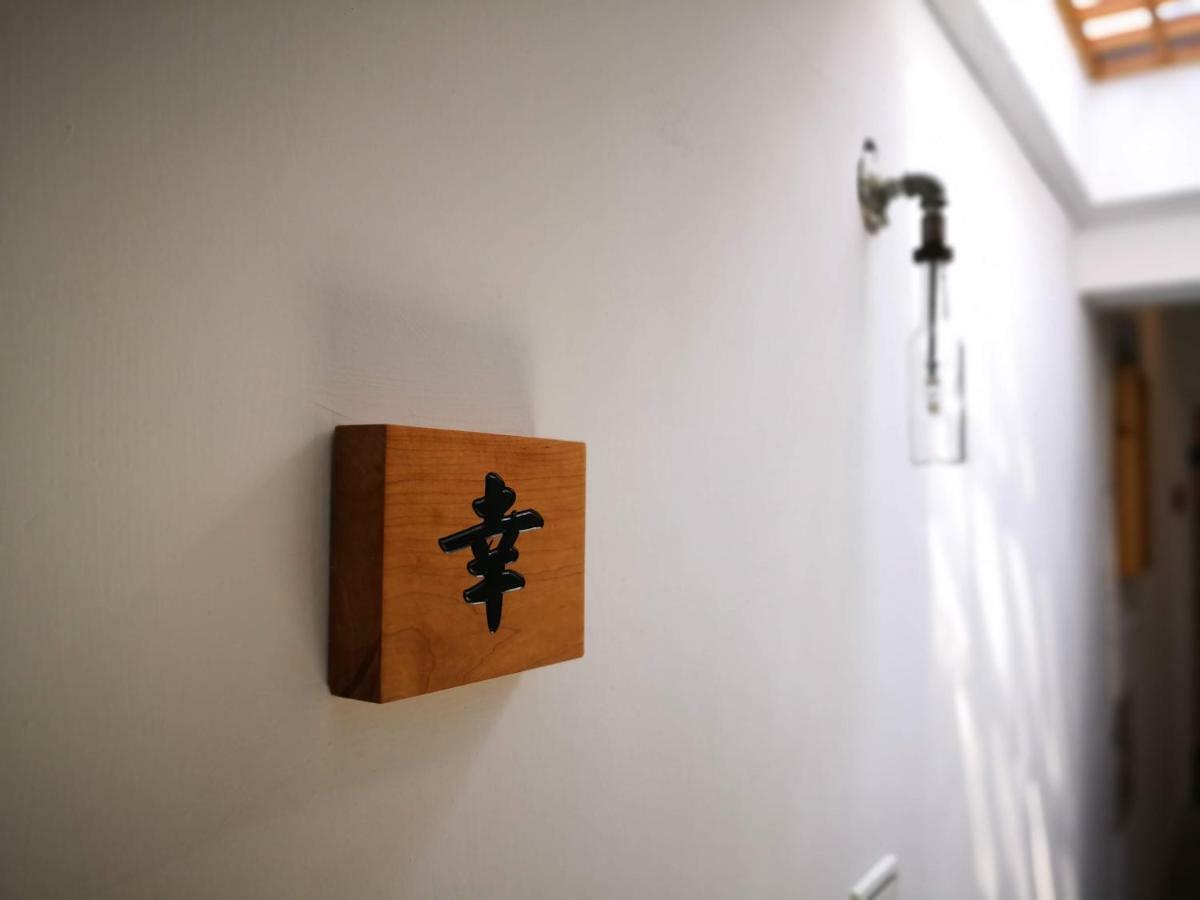 Honey House Tainan Bed and Breakfast Buitenkant foto